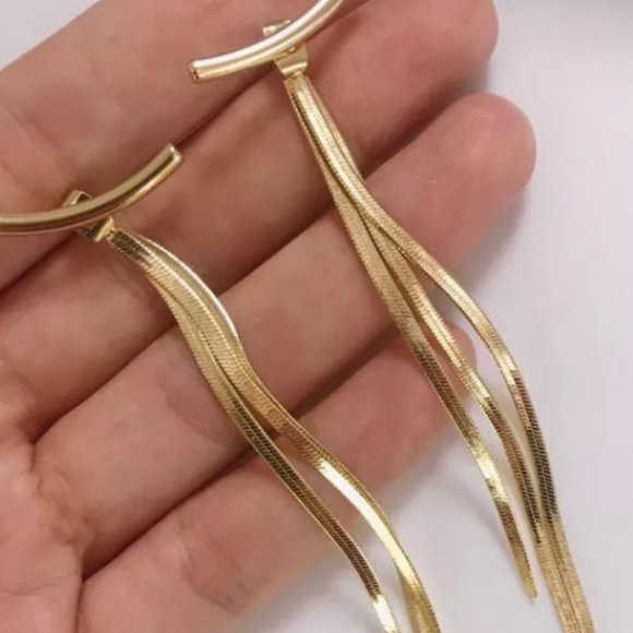 Lulu’s long dropping earrings - Picture 5 of 5